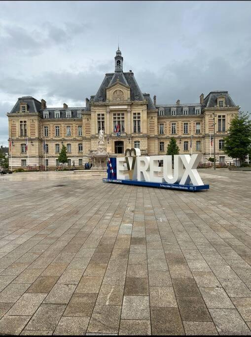 Apt Evreux 900M De La Gare Eksteriør billede
